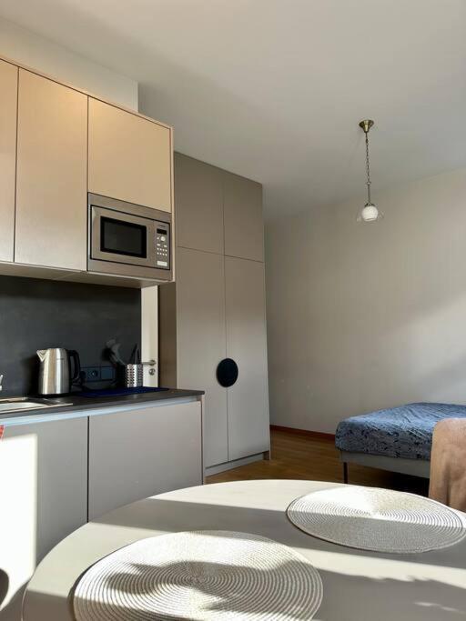 Modern Central Apartment Riga Retreat 외부 사진