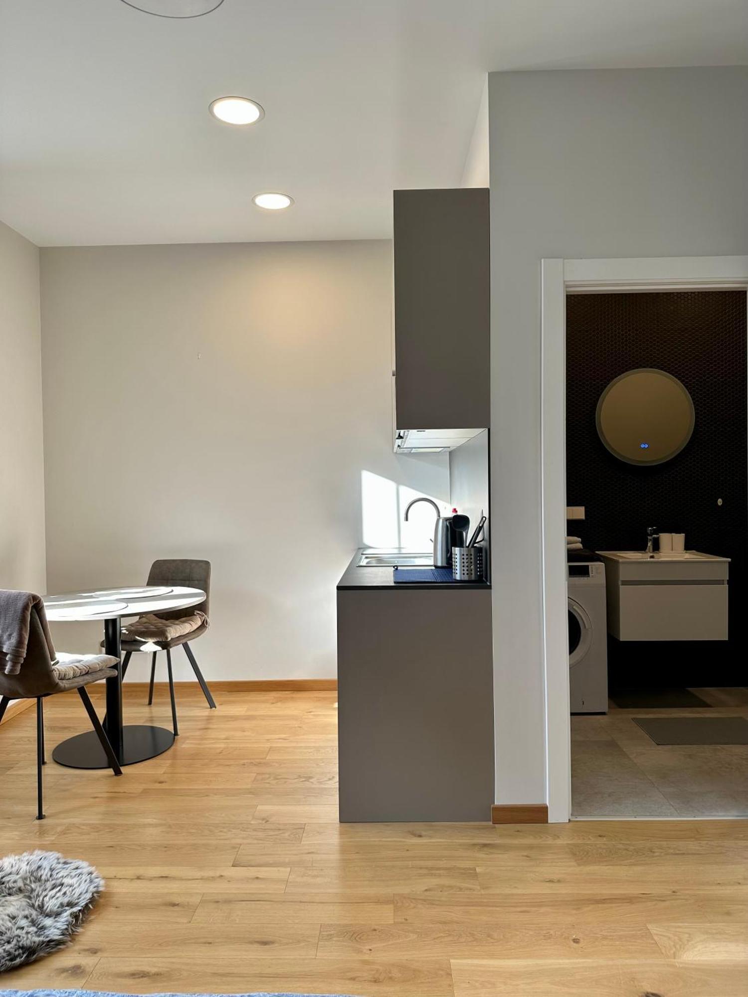 Modern Central Apartment Riga Retreat 외부 사진