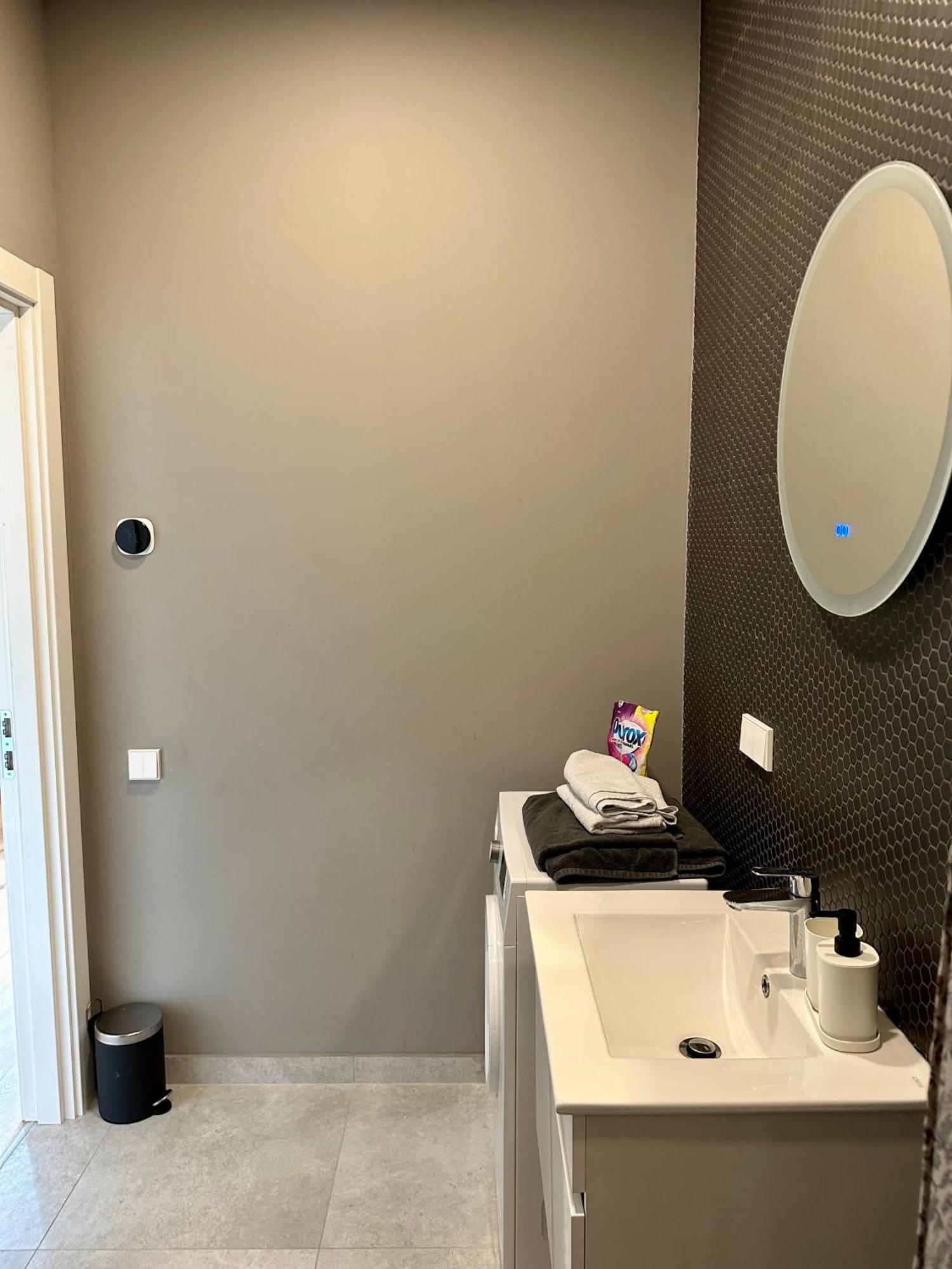 Modern Central Apartment Riga Retreat 외부 사진