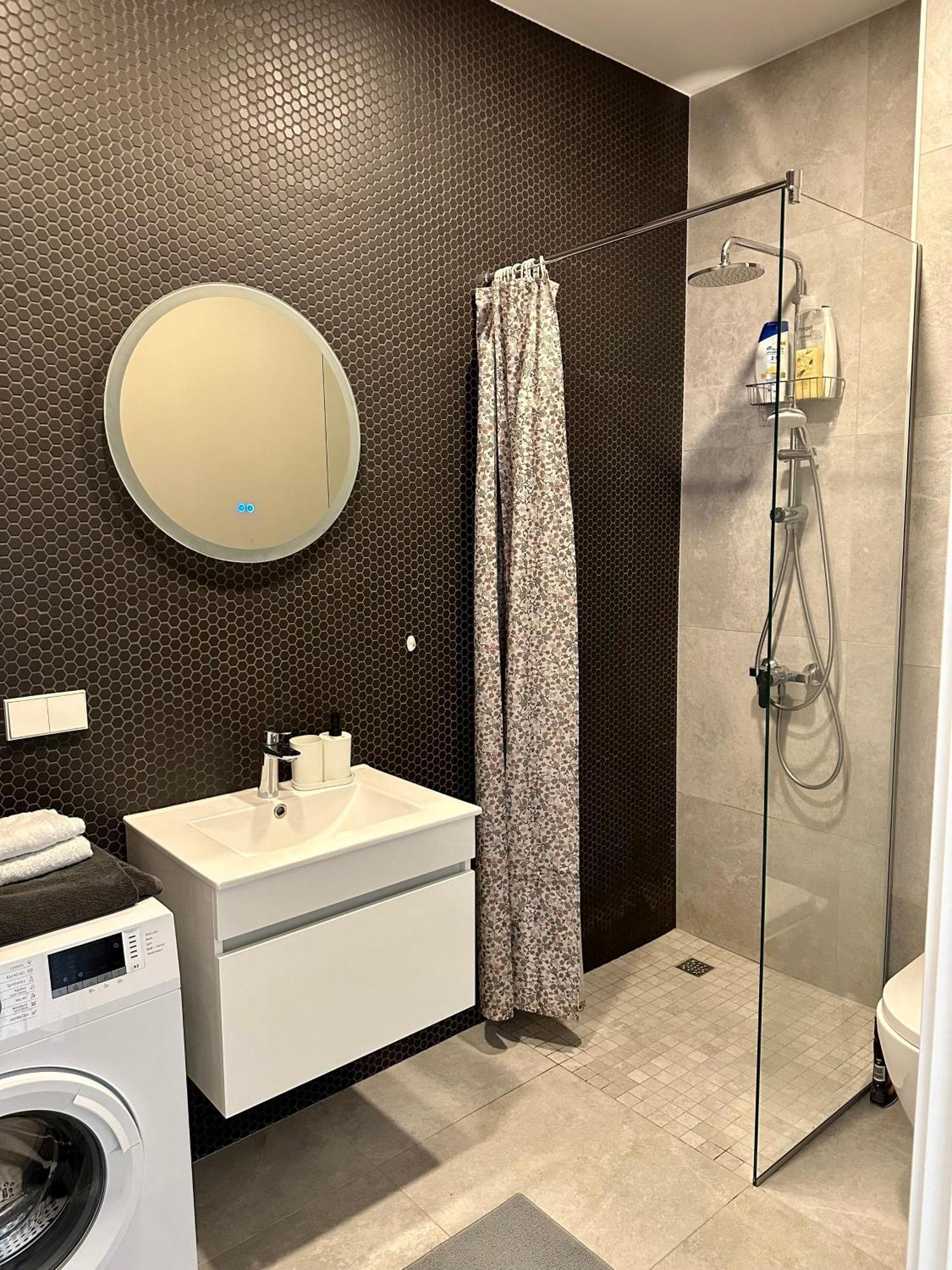 Modern Central Apartment Riga Retreat 외부 사진